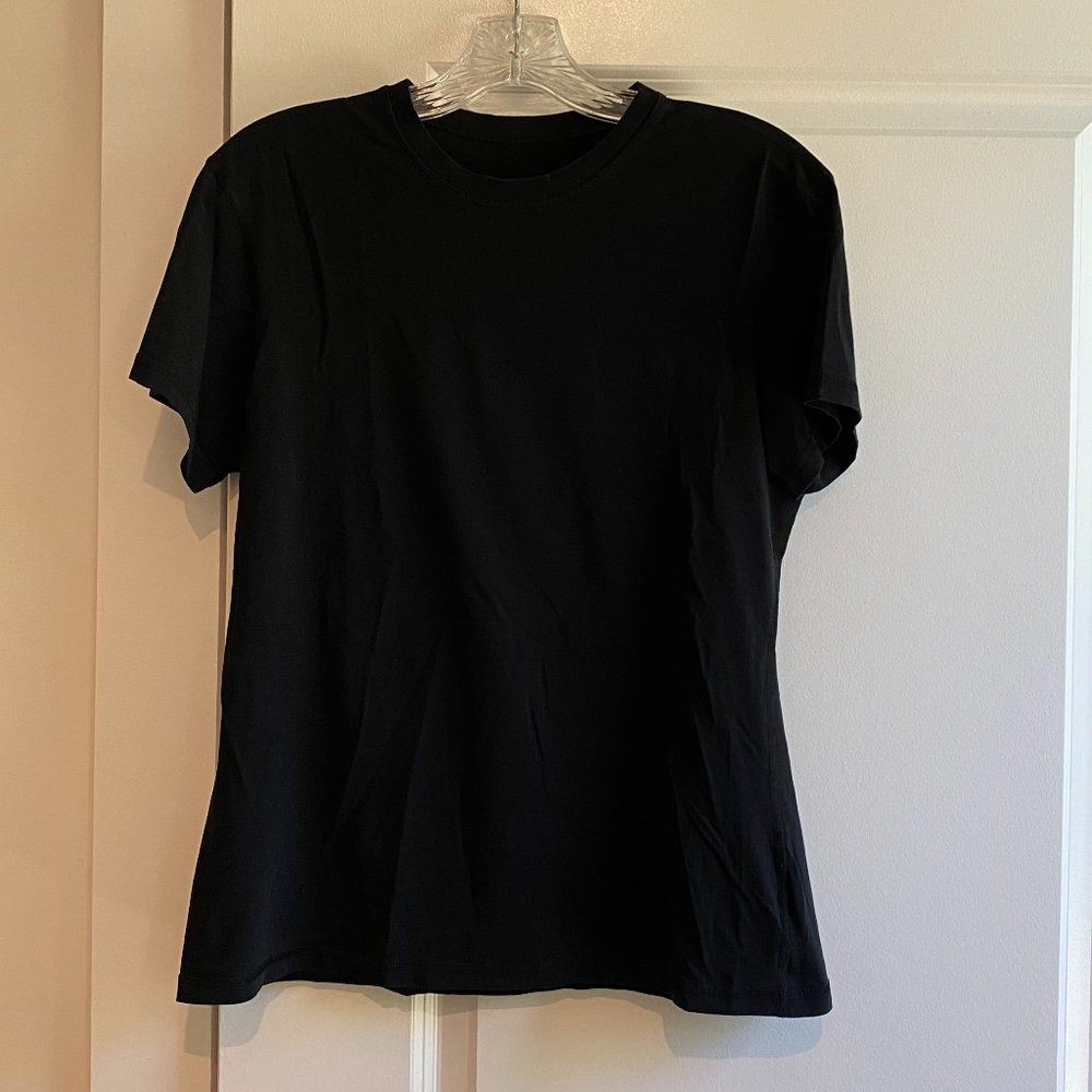 Lululemon black tshirt EUC size 10